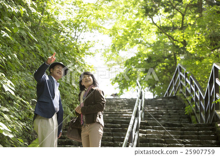 Mature trip 25907759