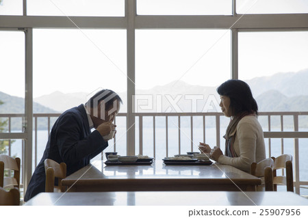 A couple dining A couple dining 25907956