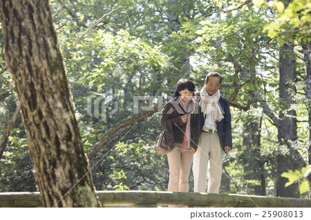 A couple enjoying a walk A couple enjoying a walk 25908013