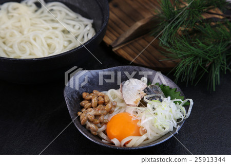 Udon udon noodles 25913344