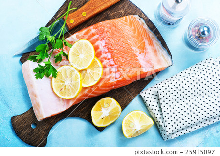 raw salmon 25915097