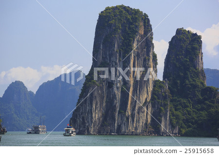 Halong Bay, Vietnam Halong Bay, Vietnam 25915658