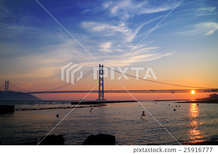 Evening view of the Akashi Kaikyo Bridge Evening view of the Akashi Kaikyo Bridge 25916777