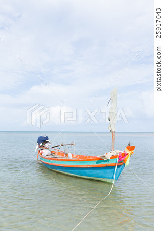 Small fishing boat 25917043
