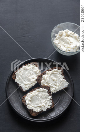 Sandwiches with cream cheese Sandwiches with cream cheese 25918664