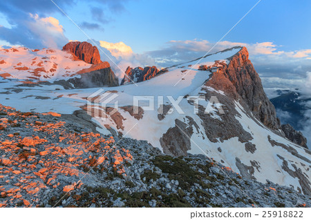 Dolomite Alps, Italy Dolomite Alps, Italy 25918822