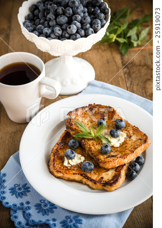 French toasts with fresh blueberries French toasts with fresh blueberries 25919073