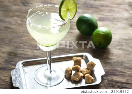 Daiquiri Cocktail 25919852