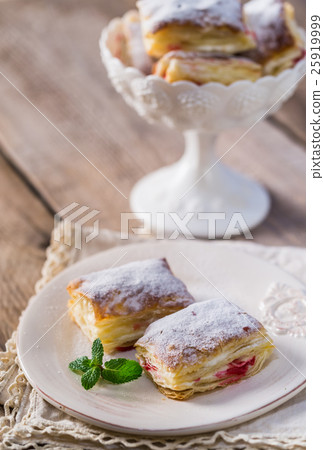 Mille-feuille with fresh cherry Mille-feuille with fresh cherry 25919999
