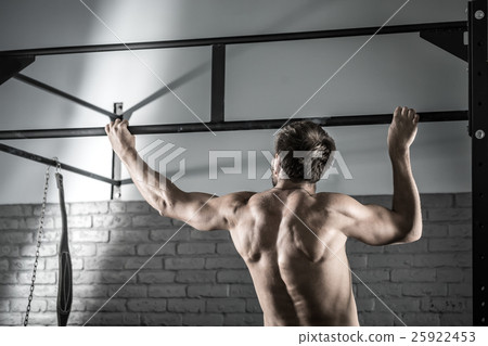 Pull-up workout photo Pull-up workout photo 25922453