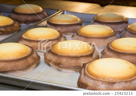 Confectionery making at the cake studio Confectionery making at the cake studio 25923213