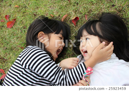 盯著一個妹妹 25923459