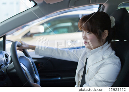 A woman riding a car 25923552