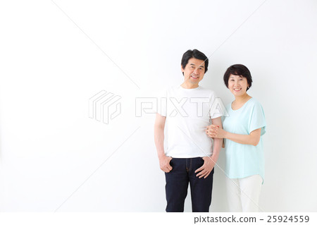 Middle couple 25924559