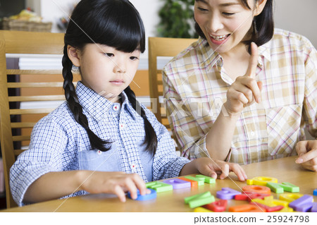 Family Parents and Children Children Girls Parenting English Educational Education Education Study Child-rearing 25924798