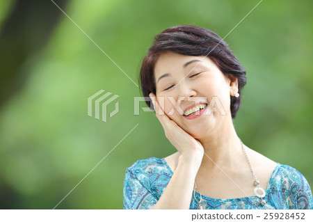 中年女子肖像 25928452