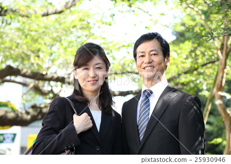 適合中間男人和女人 25930946