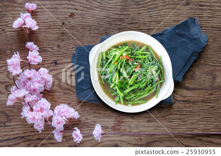 Stir Fried Water Spinach or pak boong fai daeng   25930955
