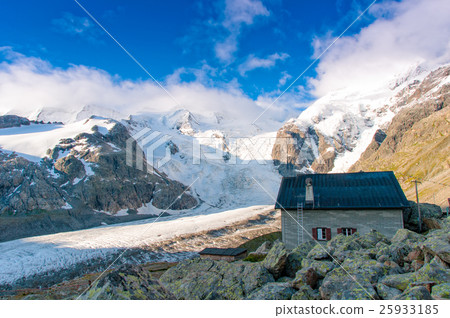 alpin hut above the glacier 25933185