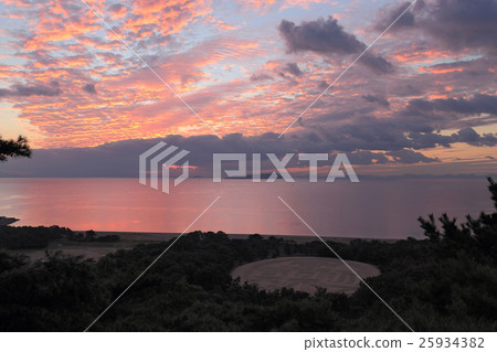 Sunset at Kotoneko Park, Kanonji City, Kagawa Prefecture. "Qigata Sand Pictures" and "Ikukushima" Sunset at Kotoneko Park, Kanonji City, Kagawa Prefecture. "Qigata Sand Pictures" and "Ikukushima" 25934382