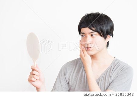 Male looking man (men's face care · beauty image) Male looking man (men's face care · beauty image) 25935348