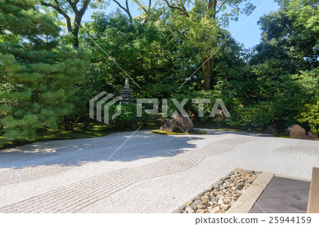 Kenninji in autumn Kenninji in autumn 25944159