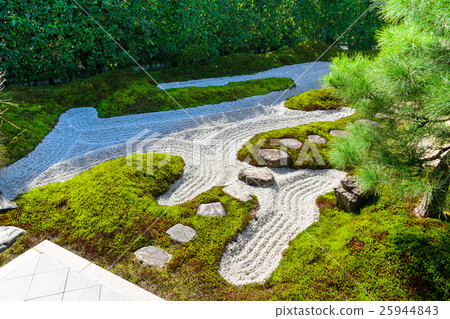 Daitokuji Ruihinin in autumn Daitokuji Ruihinin in autumn 25944843