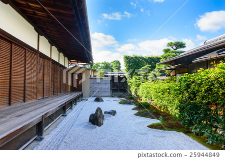 Daitokuji Ruihinin in autumn 25944849