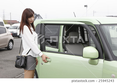騎一輛車的一個少婦 騎一輛車的一個少婦 25945243