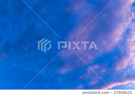 11月的日落天空和雲彩（更多紅色，修飾3：2） 25948628