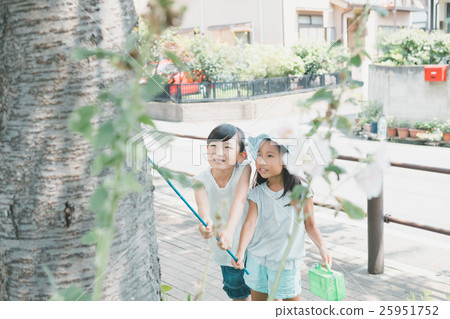 younger, chum, friend 25951752