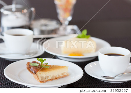 Luxury French Restaurant sweets 25952967