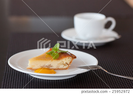 Luxury French Restaurant sweets 25952972