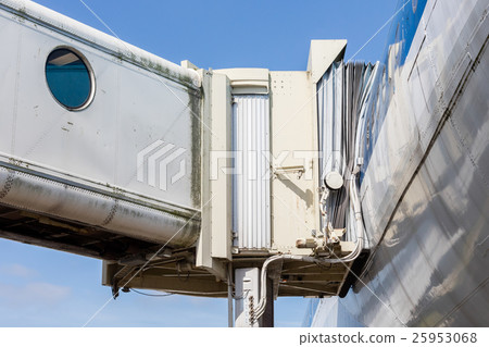 Jetway, walking towards the plane 25953068