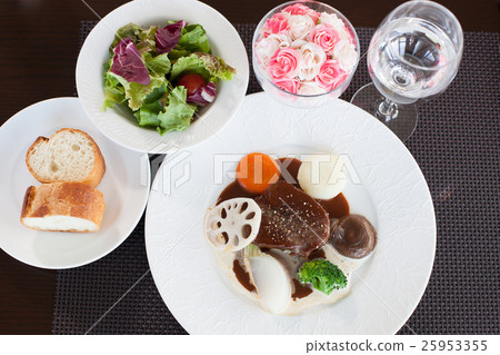 精緻的法國餐廳 精緻的法國餐廳 25953355