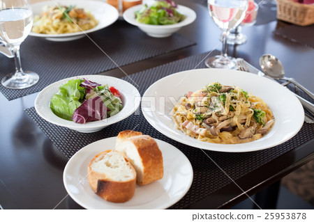 Pasta cooking 25953878