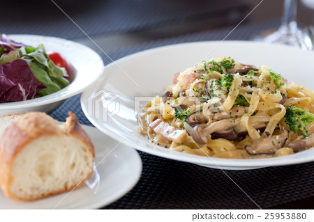 Pasta cooking Pasta cooking 25953880