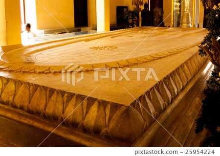 Footprints of Buddha in Cohen · Preia · Butt built in the site of Silver Pagoda in Phnom Penh, Cambodia 25954224
