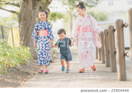 yukata, jinbei, younger 25954440