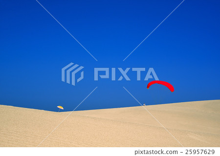 Tottori sand dunes 25957629