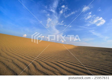 Tottori sand dunes Tottori sand dunes 25957631