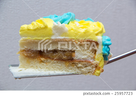piece of sponge cake with cream piece of sponge cake with cream 25957723