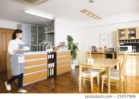 Female housewife housework cooking Housekeeper cooking and serving mothers mother Mom Female housewife housework cooking Housekeeper cooking and serving mothers mother Mom 25957906