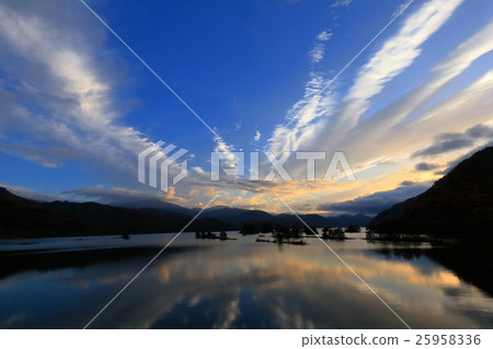 Dawn of Lake Bandai Akimoto Lake 25958336