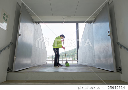 設施工作人員 25959614