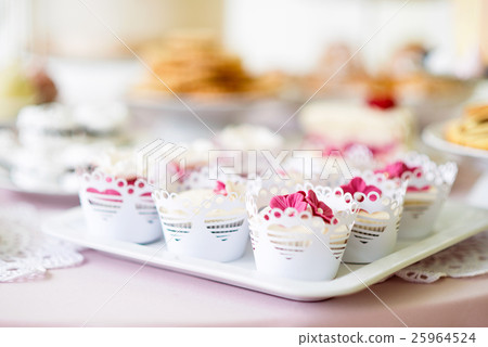 Close up, cupcakes on tray decorated with pink Close up, cupcakes on tray decorated with pink 25964524