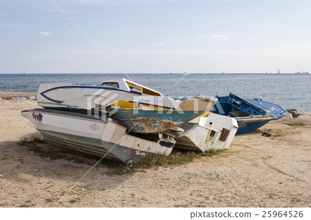 Abandoned boats Abandoned boats 25964526