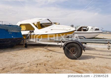 Abandoned boats Abandoned boats 25964528