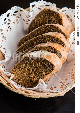 bread in basket 25967610