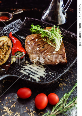 grilled steak 25967629